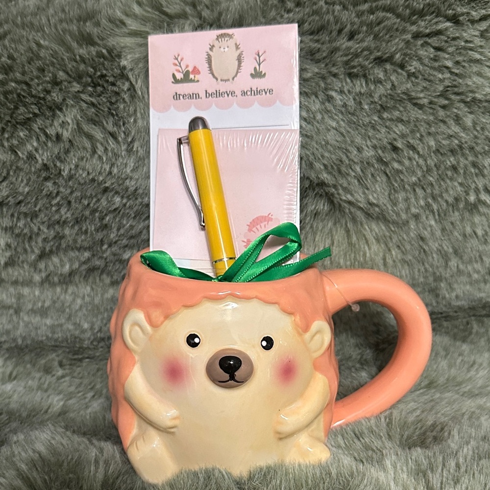 Hedgehog Ceramic Mug with Pen & Notepads BNNU